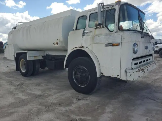 1FDXD80UXKVA01968