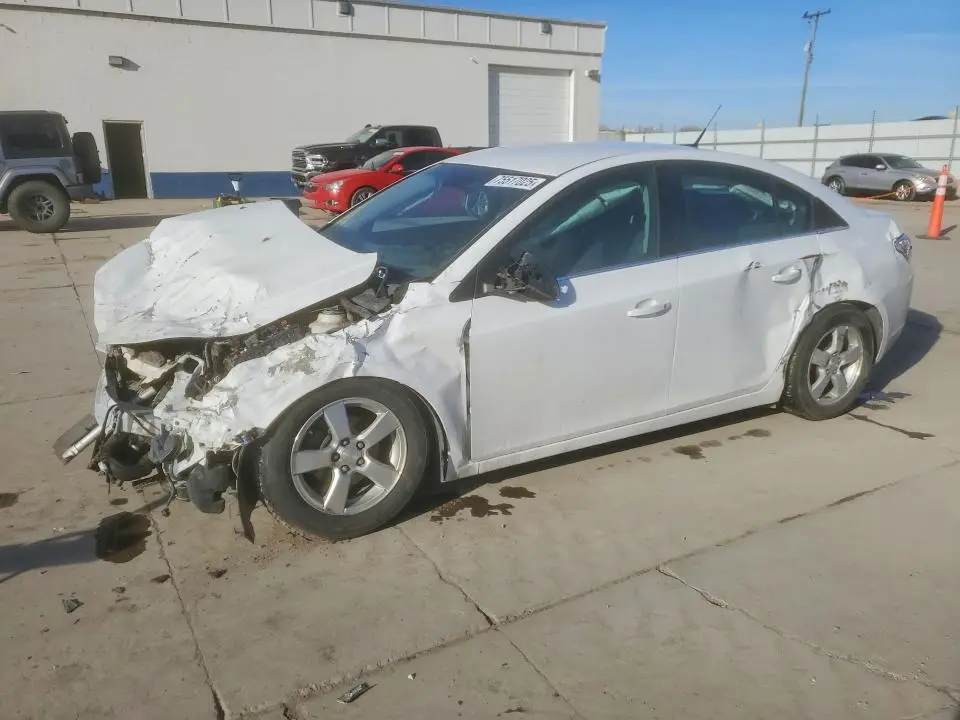 1G1PC5SB8E7300040