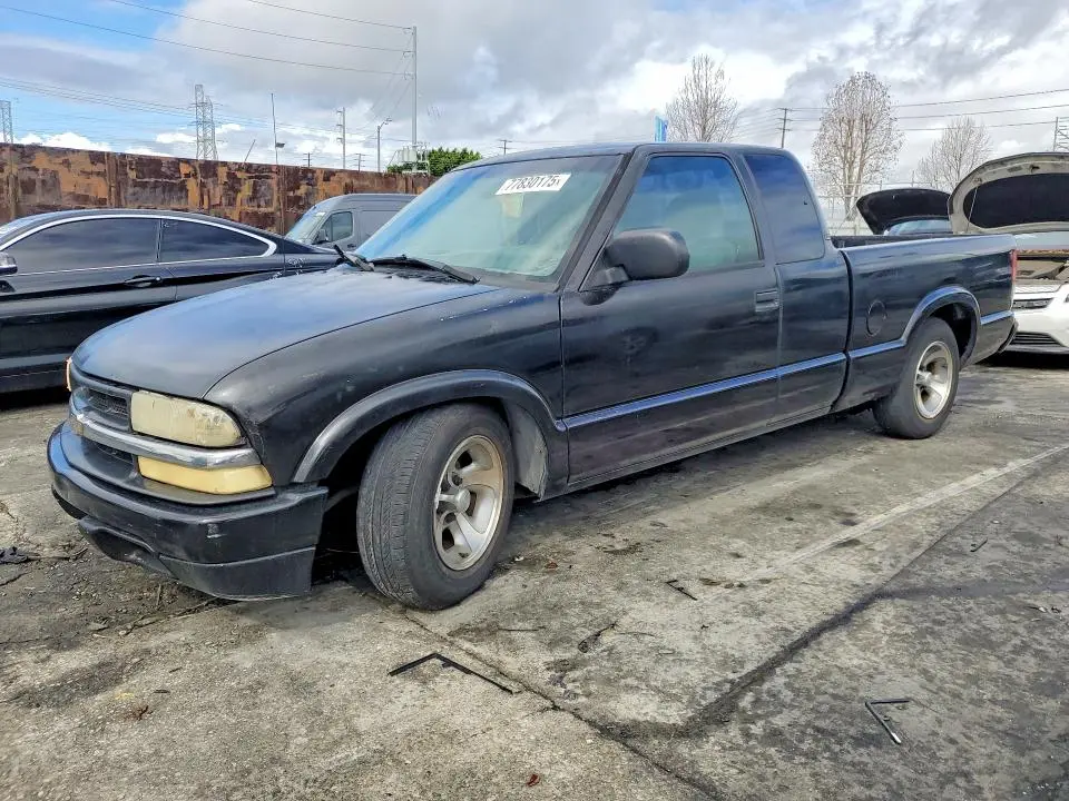 1GCCS1950Y8301666
