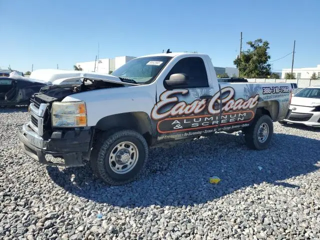1GCHC24KX8E107945