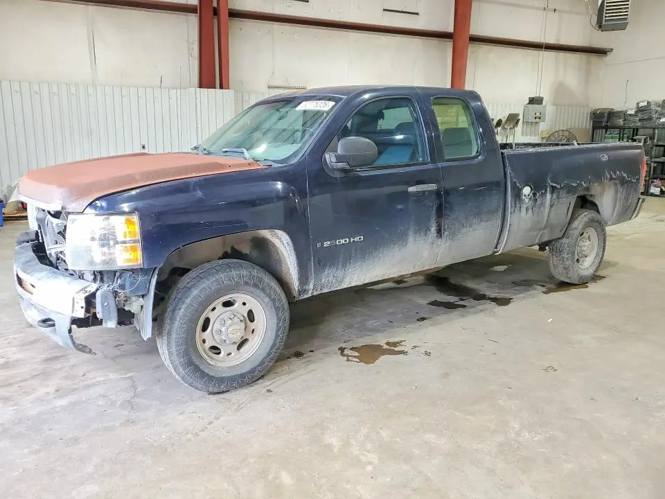 1GCHC29K38E152136