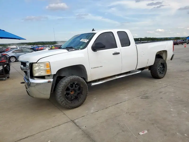 1GCHC29K38E174413