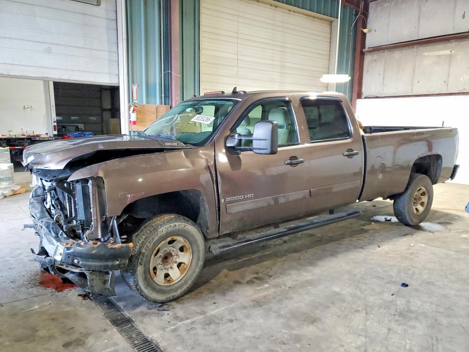 1GCHC336X8F203112