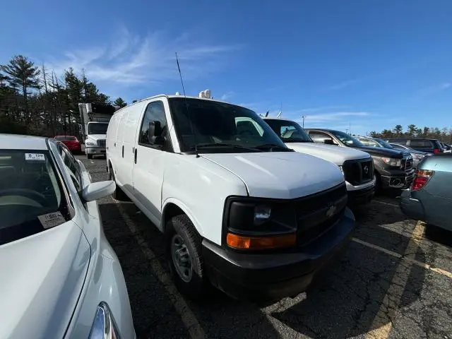 1GCHG35K491117176