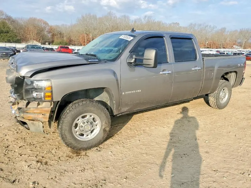 1GCHK23KX8F107281