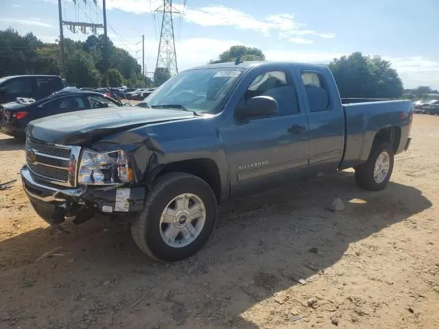 1GCRCSE04CZ145075