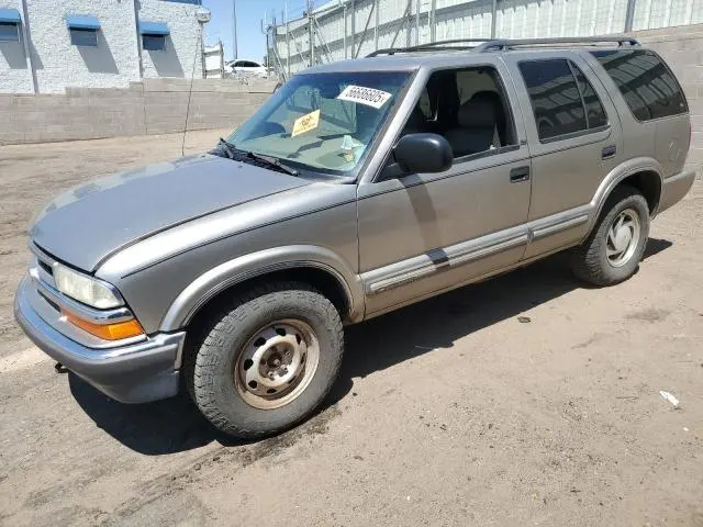1GNDT13W412228837