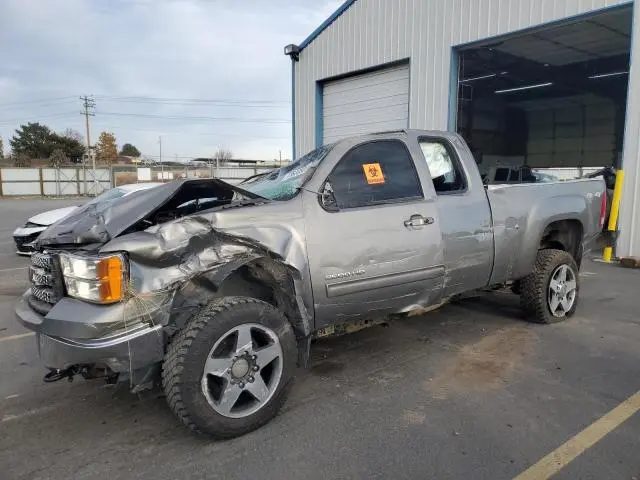 1GT221E80DZ262352