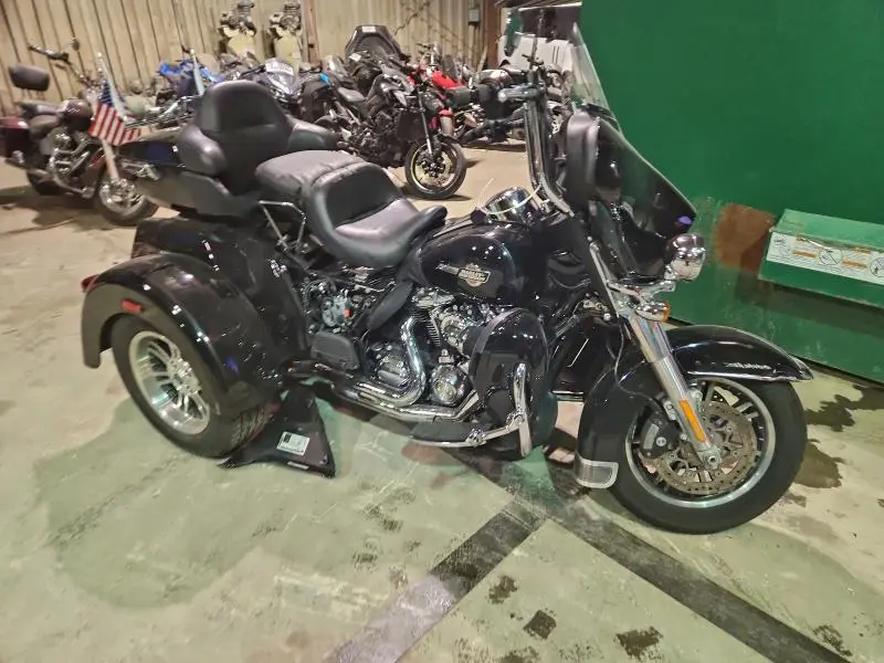 1HD1MAF18NB856011