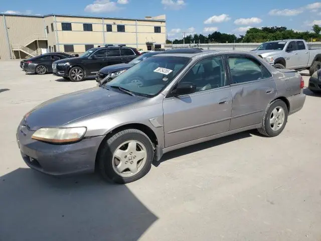 1HGCG1650YA045383