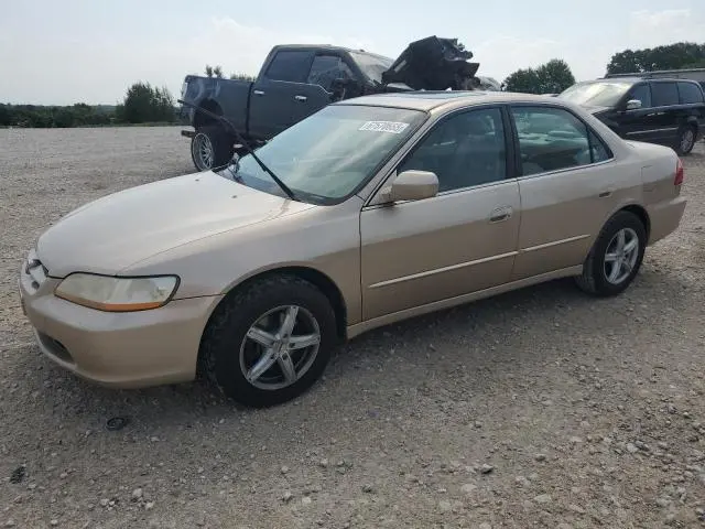 1HGCG1650YA083020