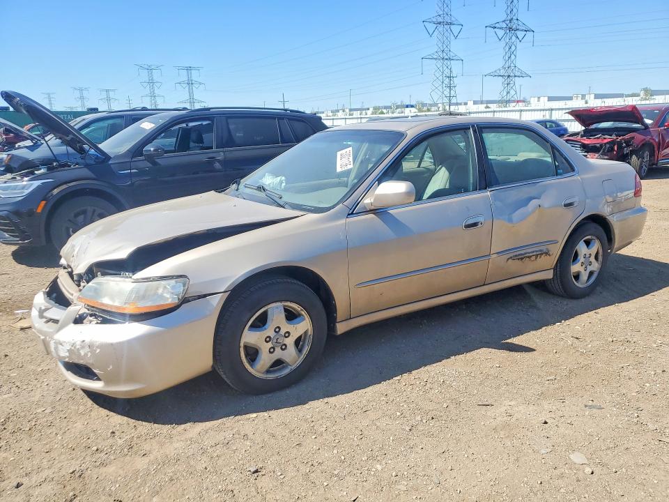 1HGCG1651YA073905
