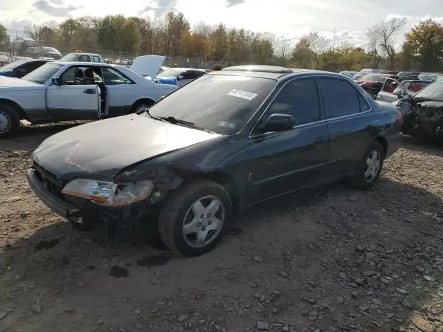 1HGCG1652YA084041