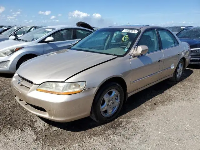 1HGCG1652YA801845