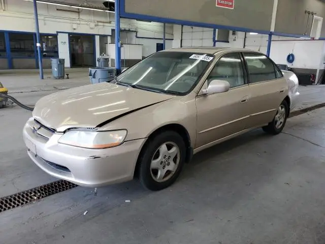 1HGCG1655YA098452