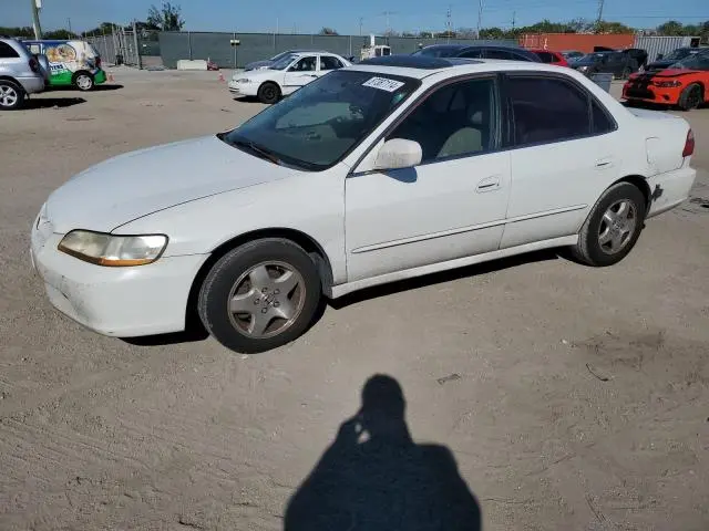 1HGCG1657XA055911