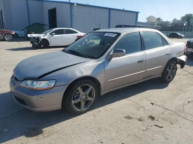 1HGCG1657YA018147