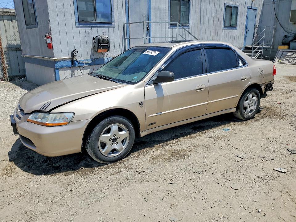 1HGCG1657YA047924