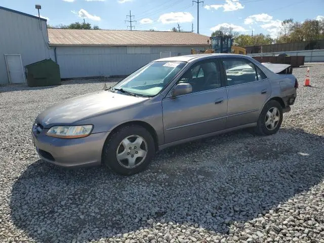 1HGCG1657YA063928