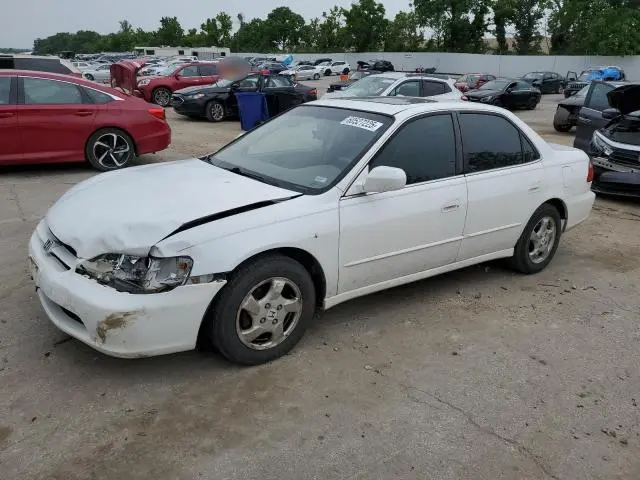 1HGCG5652YA135044