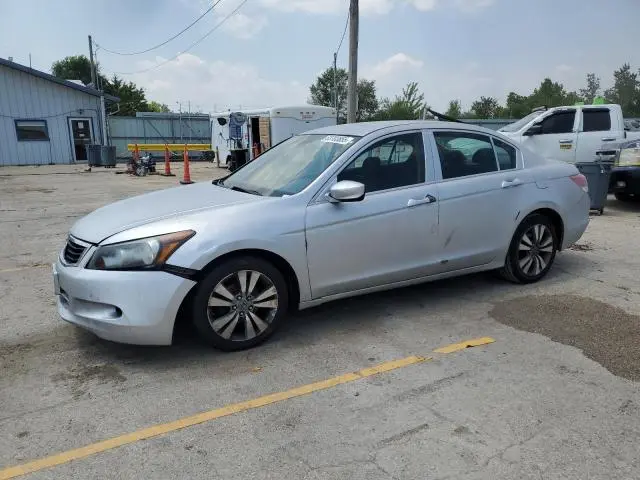 1HGCP26428A081606