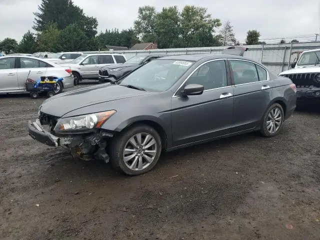 1HGCP3F70CA003818