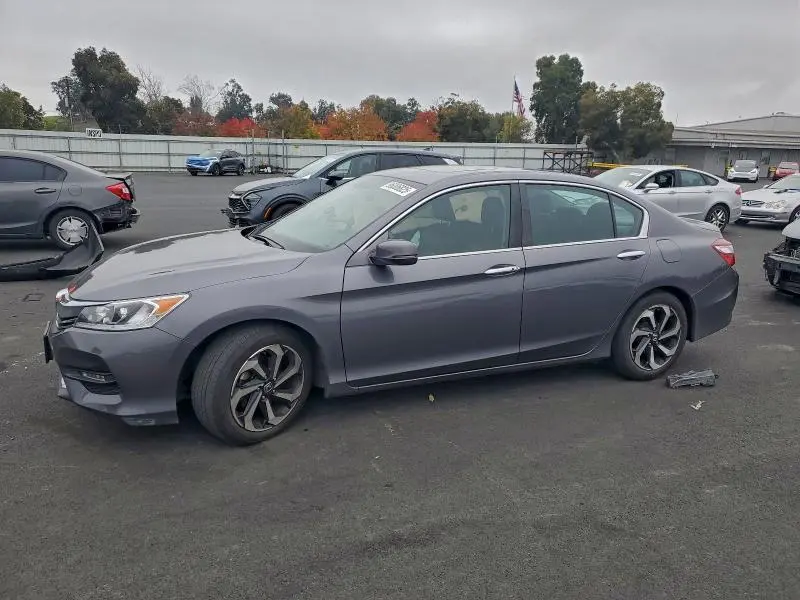 1HGCR2F83GA200792