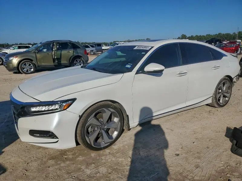 1HGCV2F90JA051852
