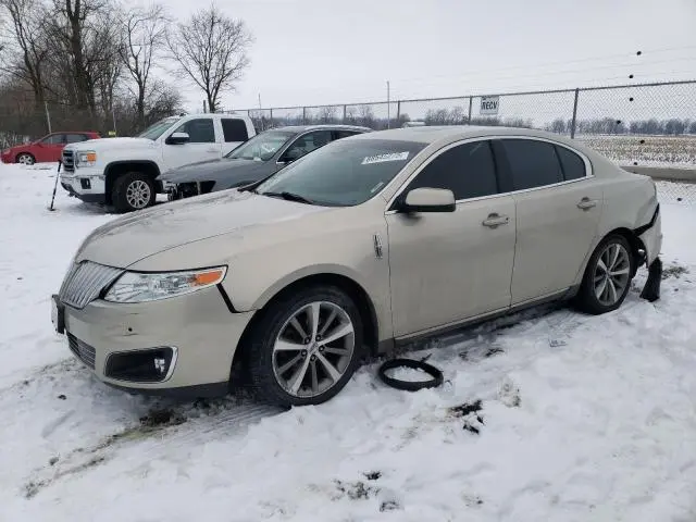 1LNHM94R89G626559