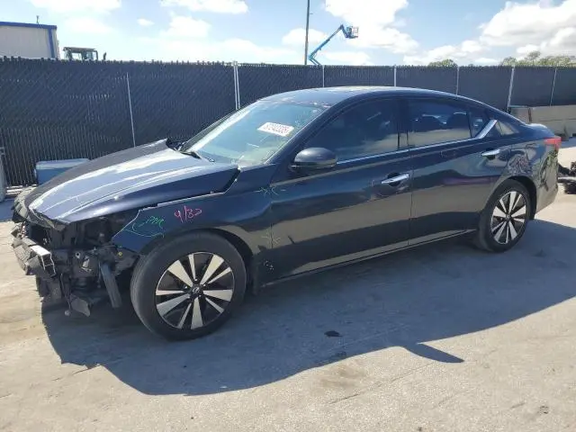 1N4BL4DV4KC132716