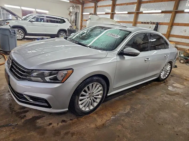 1VWBS7A33GC008328