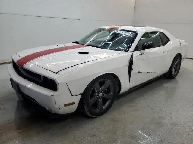 2C3CDYAG8EH100480