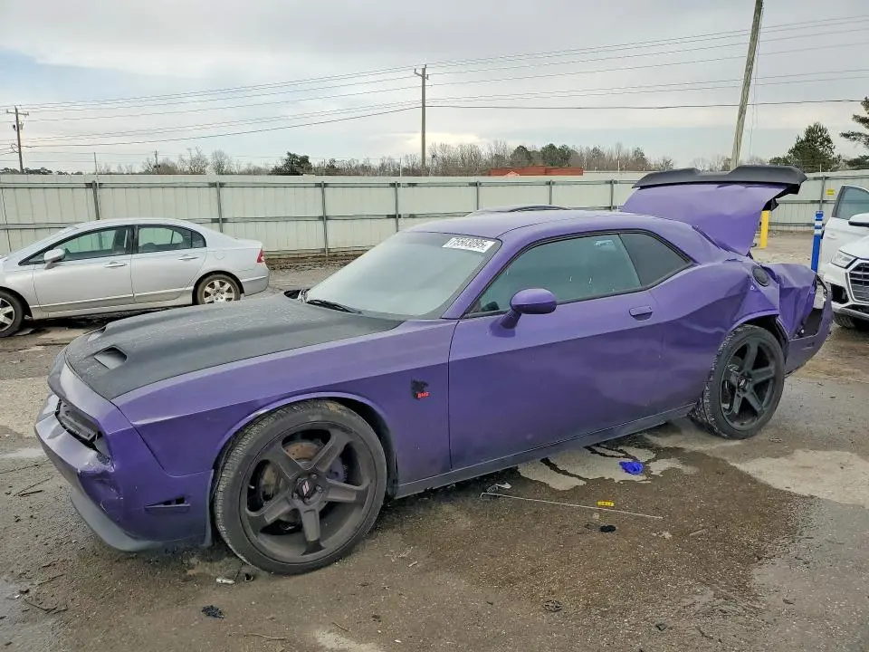 2C3CDYBT1DH675028