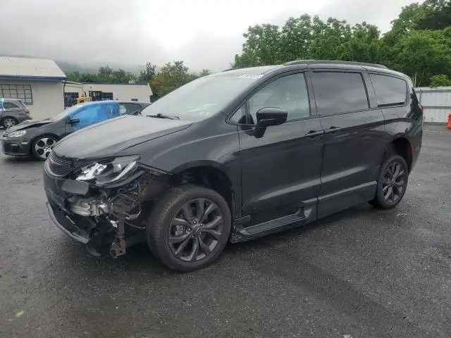 2C4RC1EG1JR165153