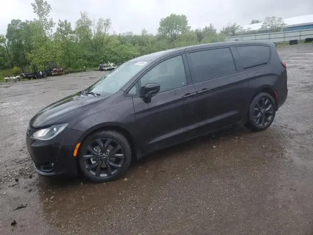2C4RC1FG8JR226738