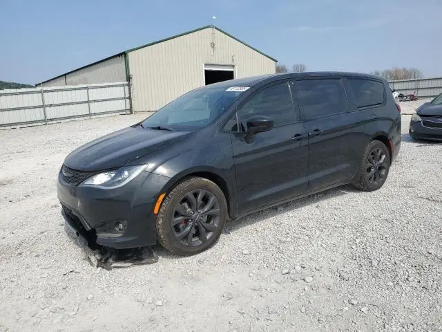 2C4RC1FG8JR352596