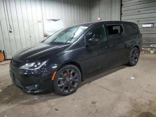 2C4RC1FG8KR581832