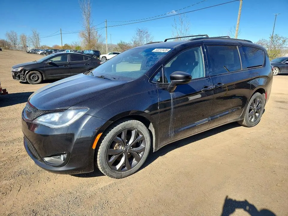 2C4RC1FG9JR175590