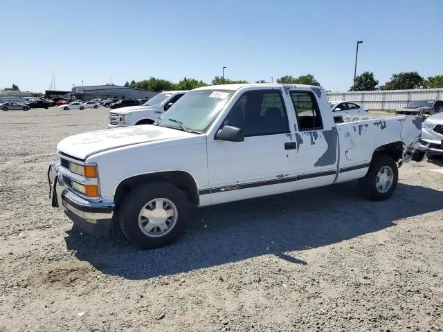 2GCEC19R8V1100136