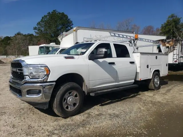 3C6UR5HJ8RG181107