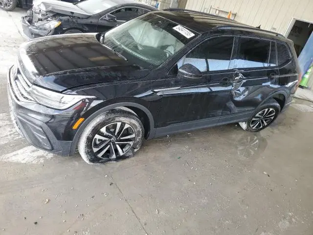 3VVRB7AX8RM202635