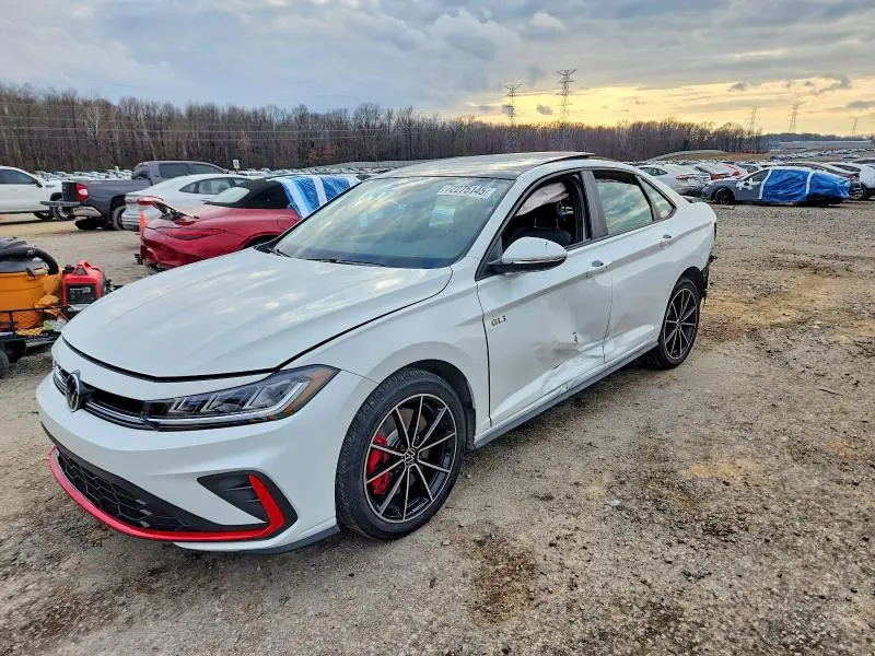 3VW1M7BU8TM012185