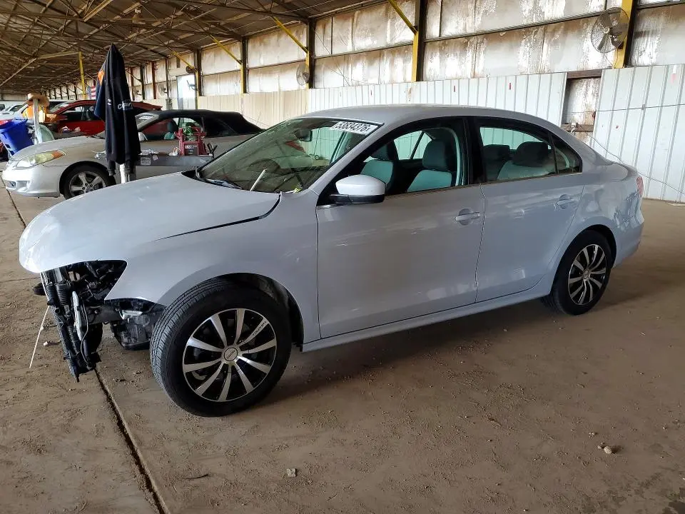 3VW2B7AJ7HM411372