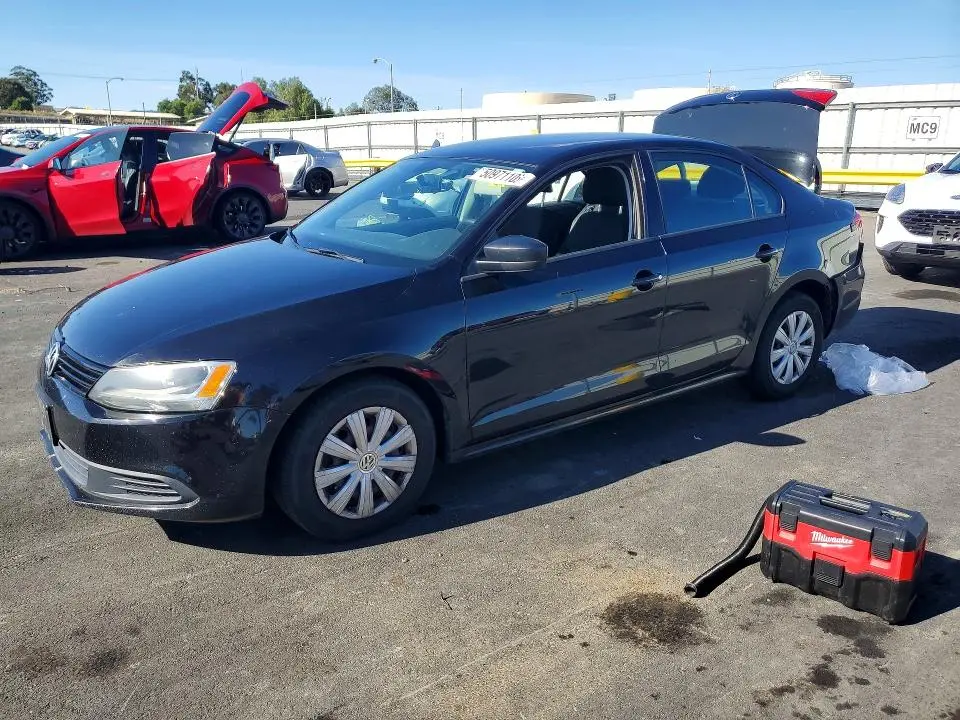3VW2K7AJ4DM211186