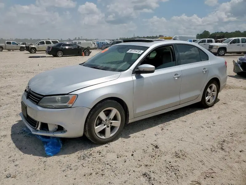 3VW3L7AJ2EM404665