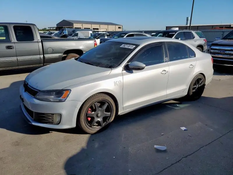 3VW567AJ3CM468985