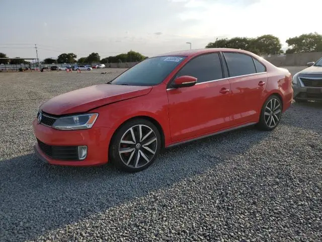 3VW587AJ0CM019810