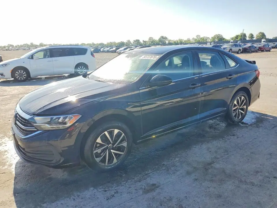 3VW5M7BU7PM030975