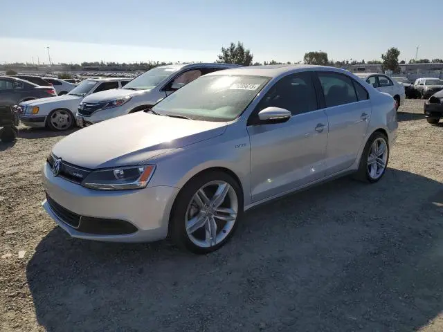 3VW637AJ1DM272672