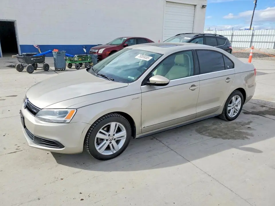 3VW637AJ2DM245027